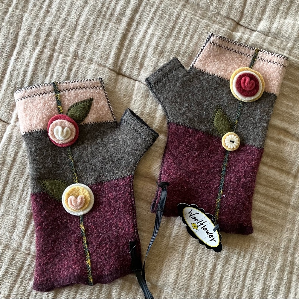 Woolflower fingerless gloves
